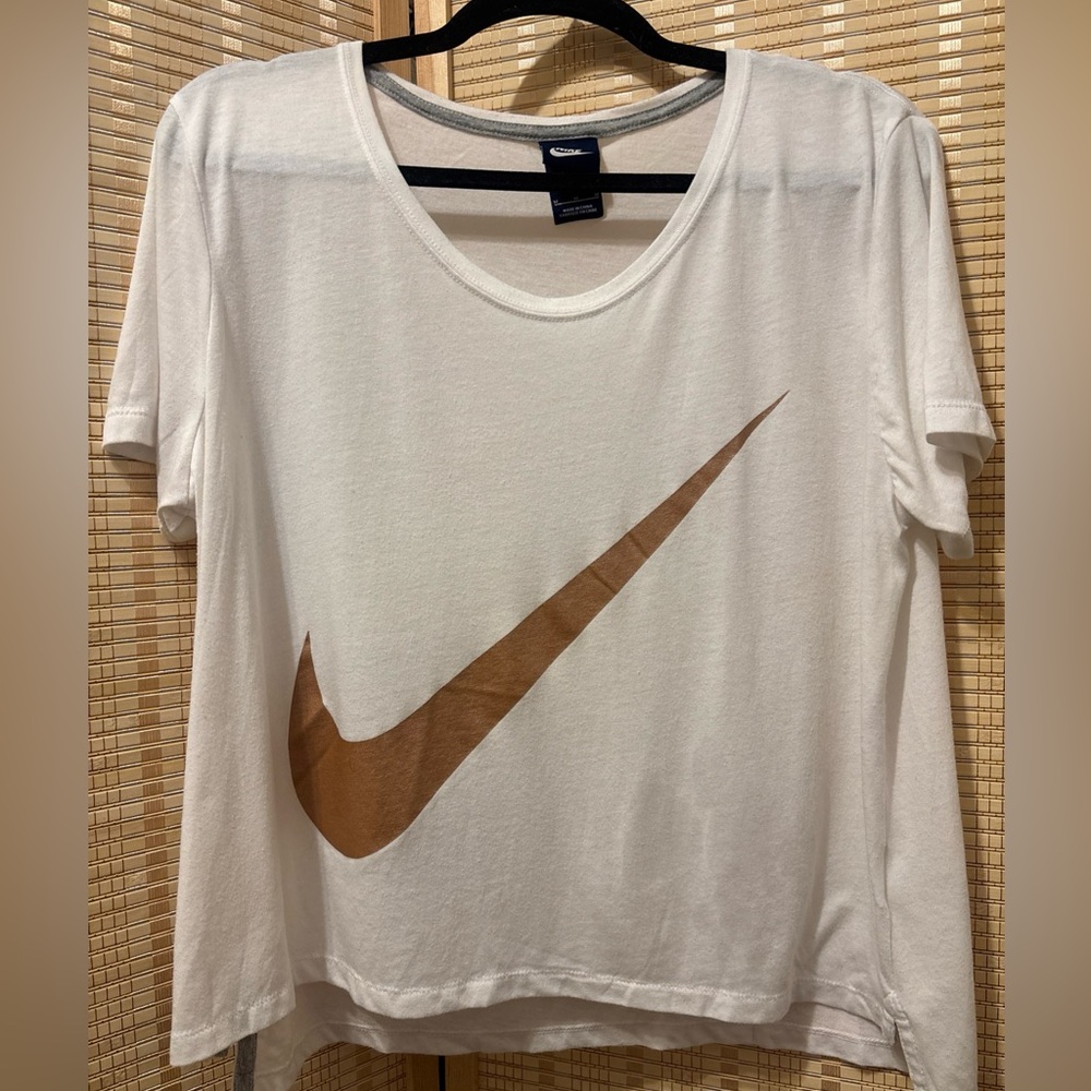 Women’s Nike White Swoosh Short Sleeve LooseT-shirt